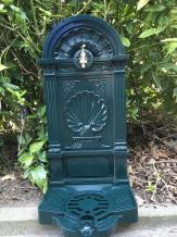 Springbrunnen / Gartenbrunnen aus Aluminium, stehend, mit Messinghahn, grün